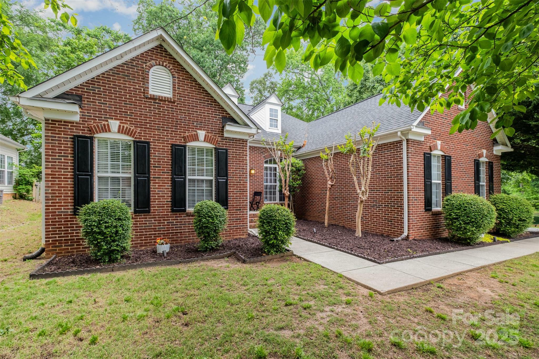 Property Photo: 10011 Spring Park Drive NC 28269