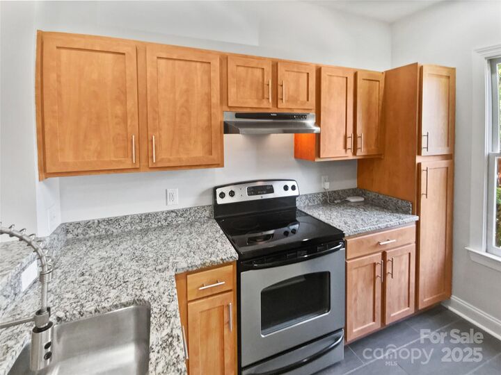 Property Photo:  1043 Park West Drive  NC 28209 