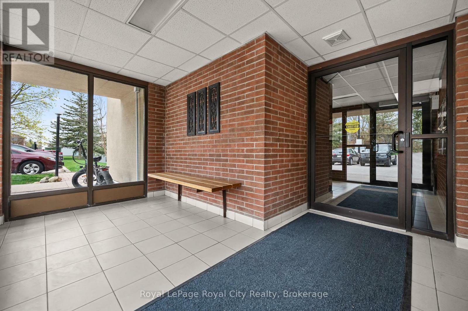 Property Photo:  75 Silvercreek Parkway North 208  ON N1H 7R9 