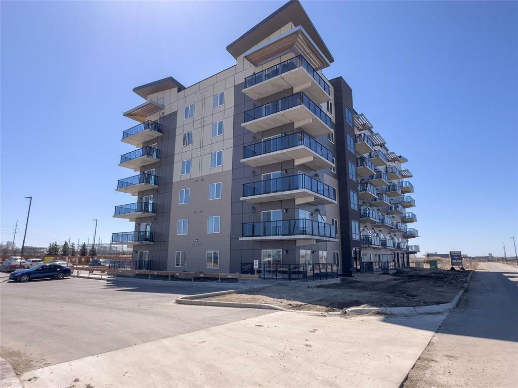 Property Photo: 635 Ballantrae Drive MB R3T 6H4