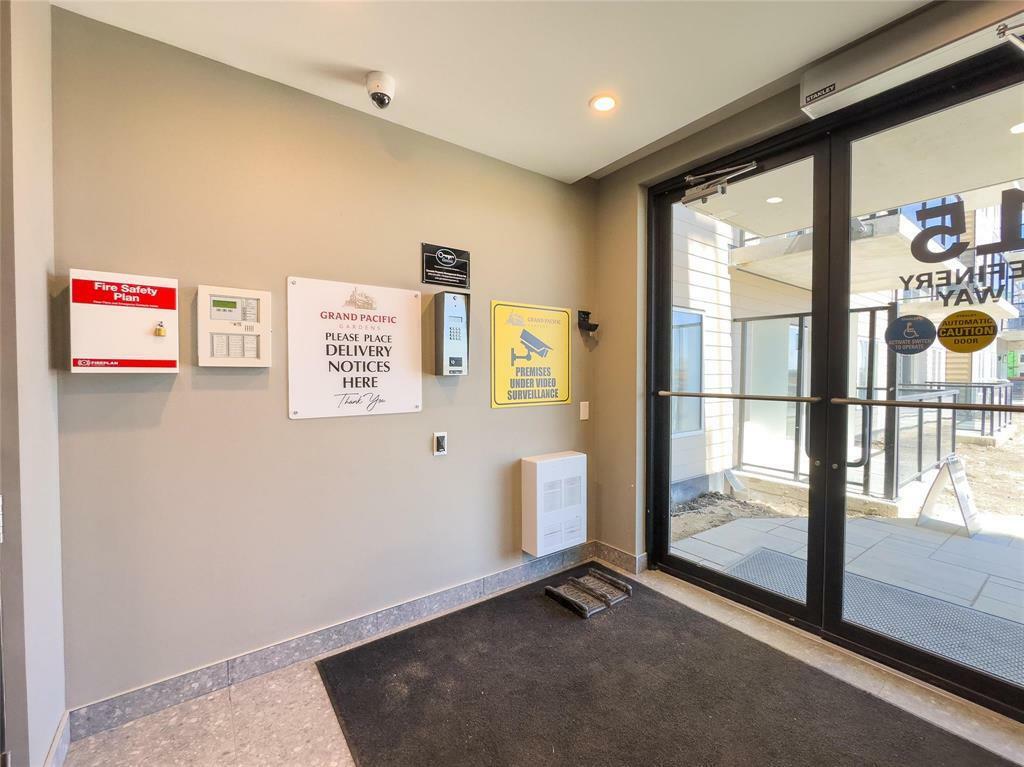 Property Photo: 635 Ballantrae Drive MB R3T 6H4
