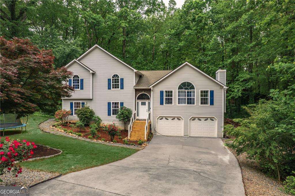 Property Photo: 204 Queensbury Court GA 30102