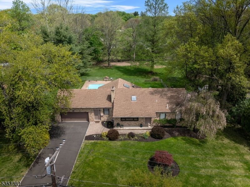 Property Photo:  23 Willow Brook Ct  NJ 07508 