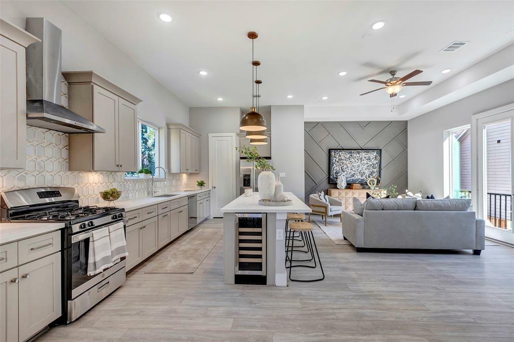 Property Photo: 3010 Bell Street TX 77003