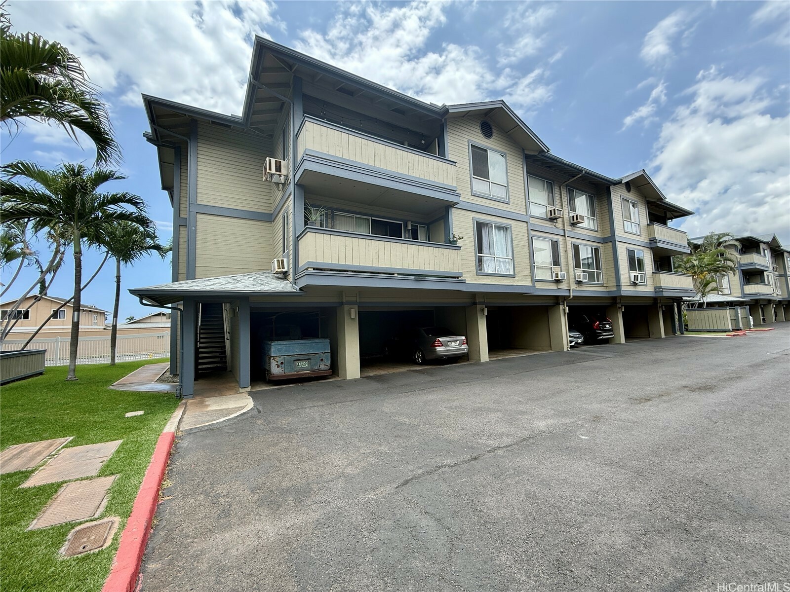 Property Photo: 91-291 Hanapouli Circle 4G HI 96706