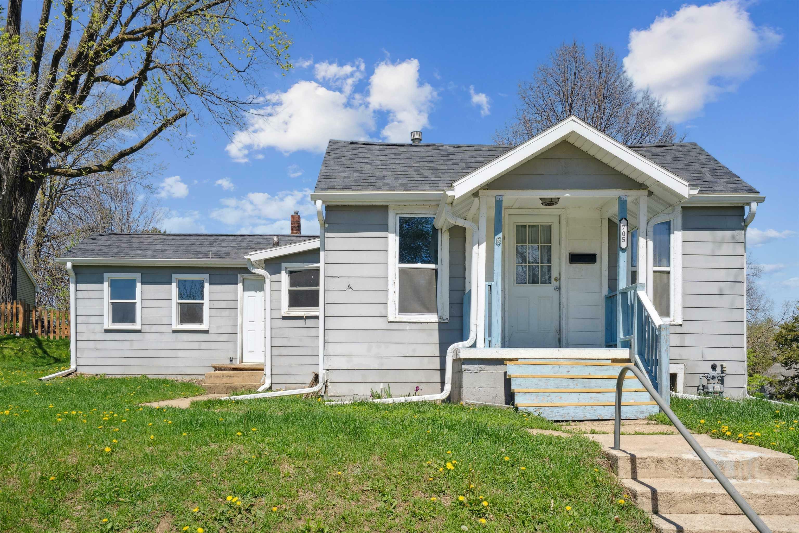 705 W 17th Street  Cedar Falls IA 50613 photo