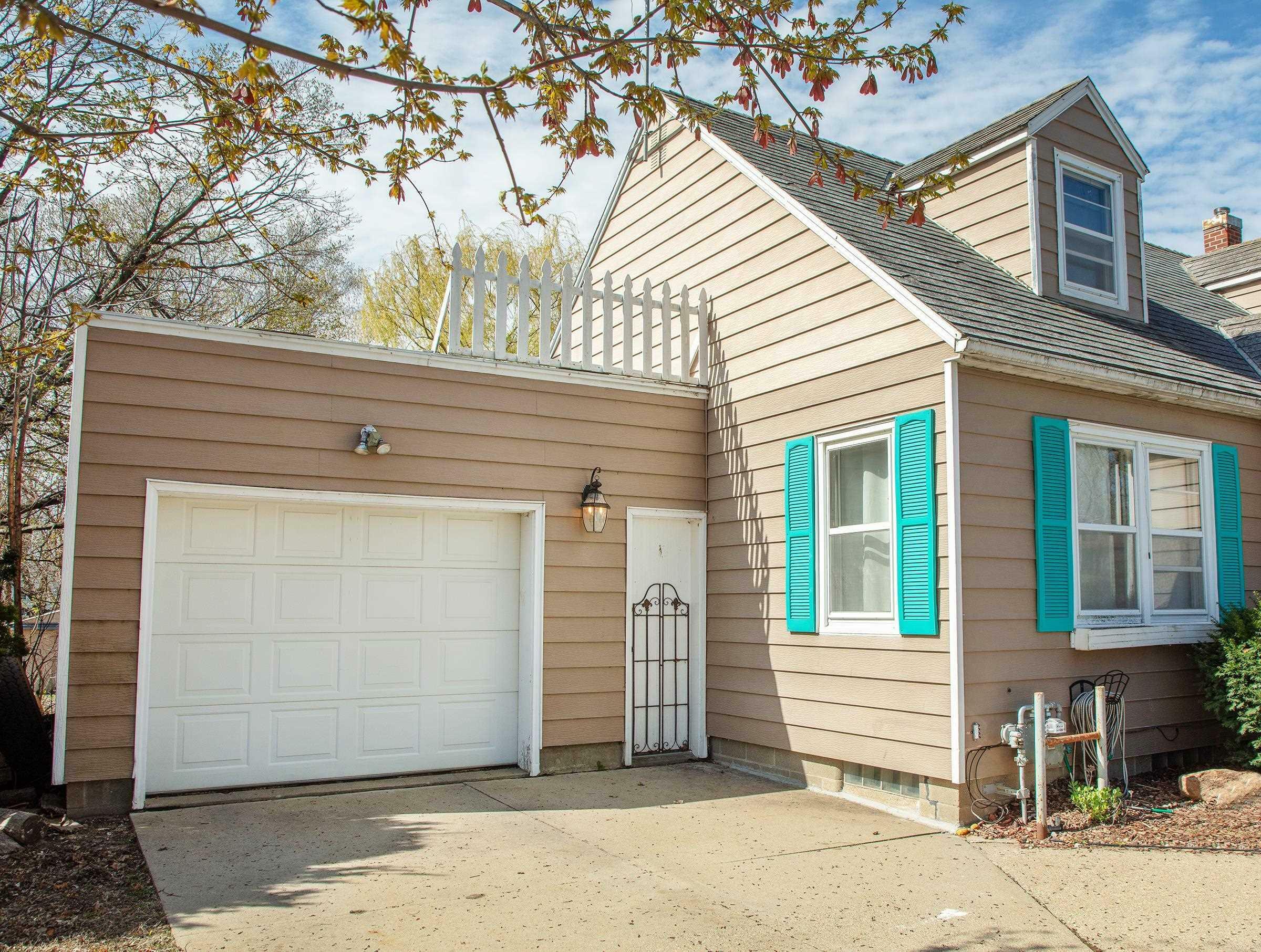 Property Photo: 120 SE 7th Ave IA 50677