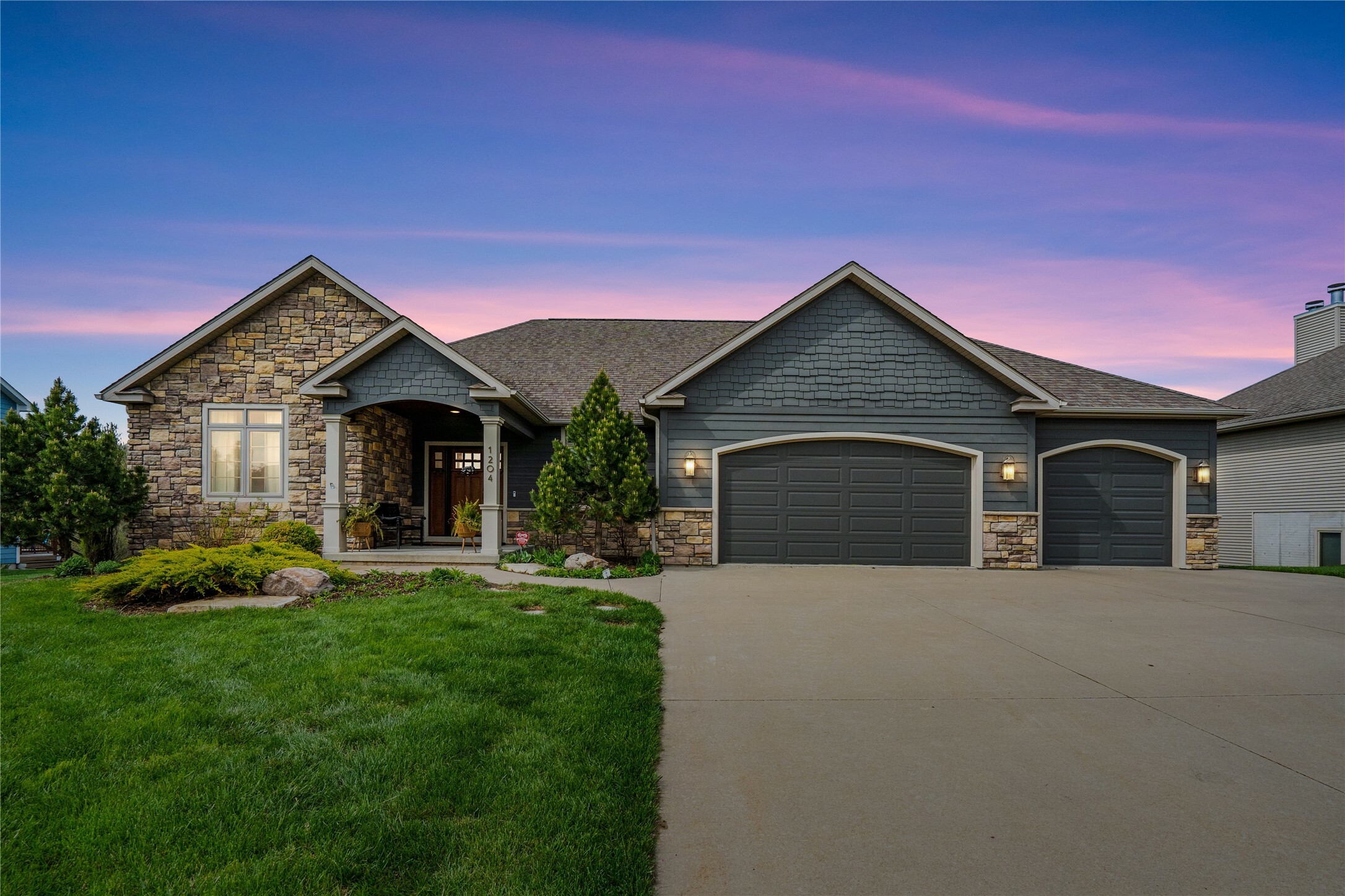 Property Photo: 1204 Fountain View Drive IA 50219