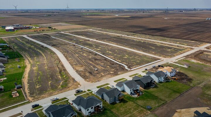 Property Photo: 922 Wild Oak Drive IA 50124