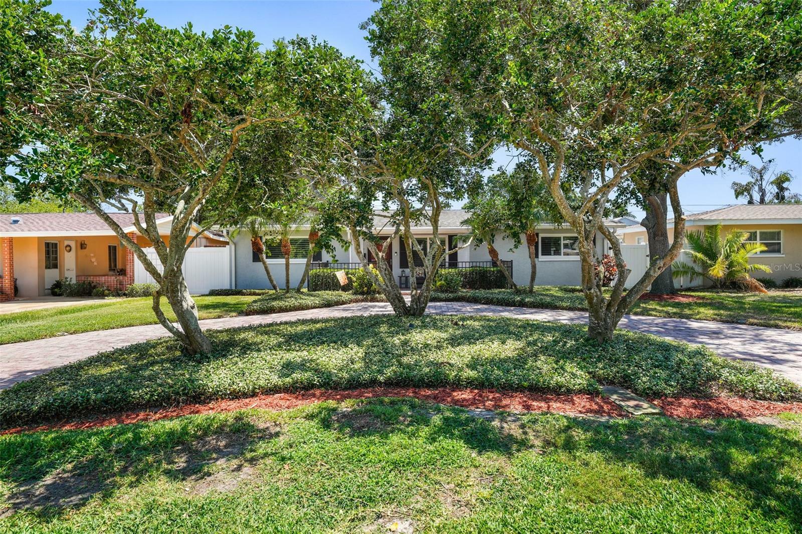 Property Photo: 430 44th Avenue NE FL 33703