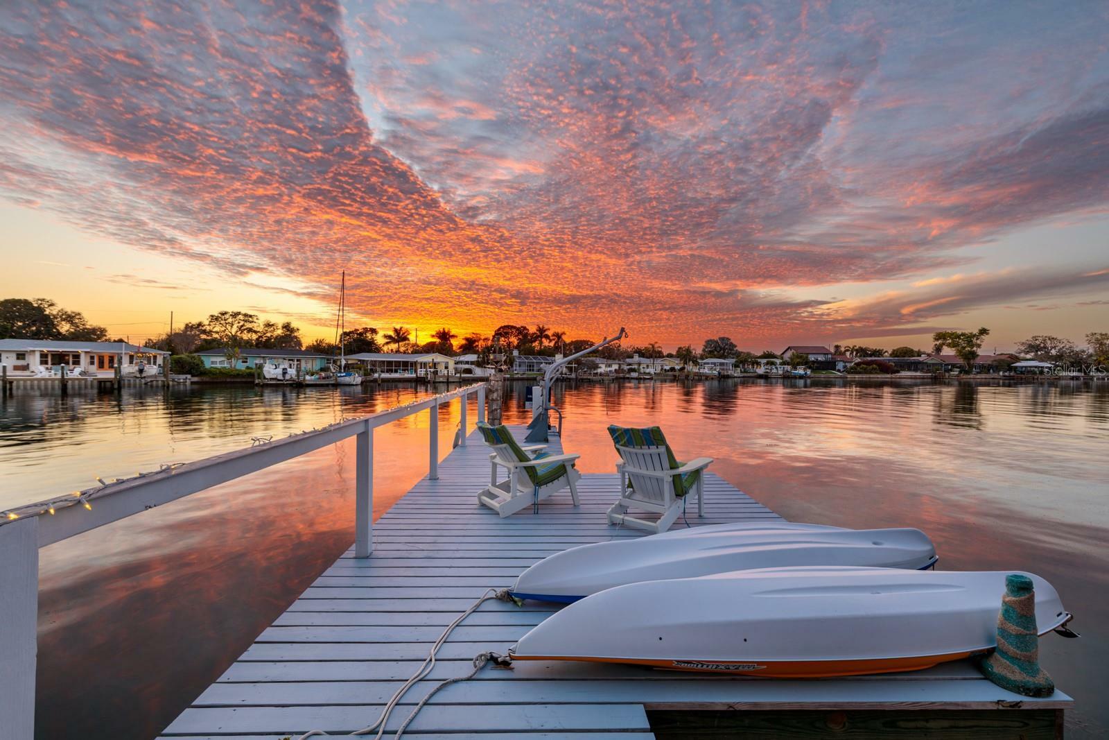 Property Photo: 2487 W Bay Isle Drive SE FL 33705