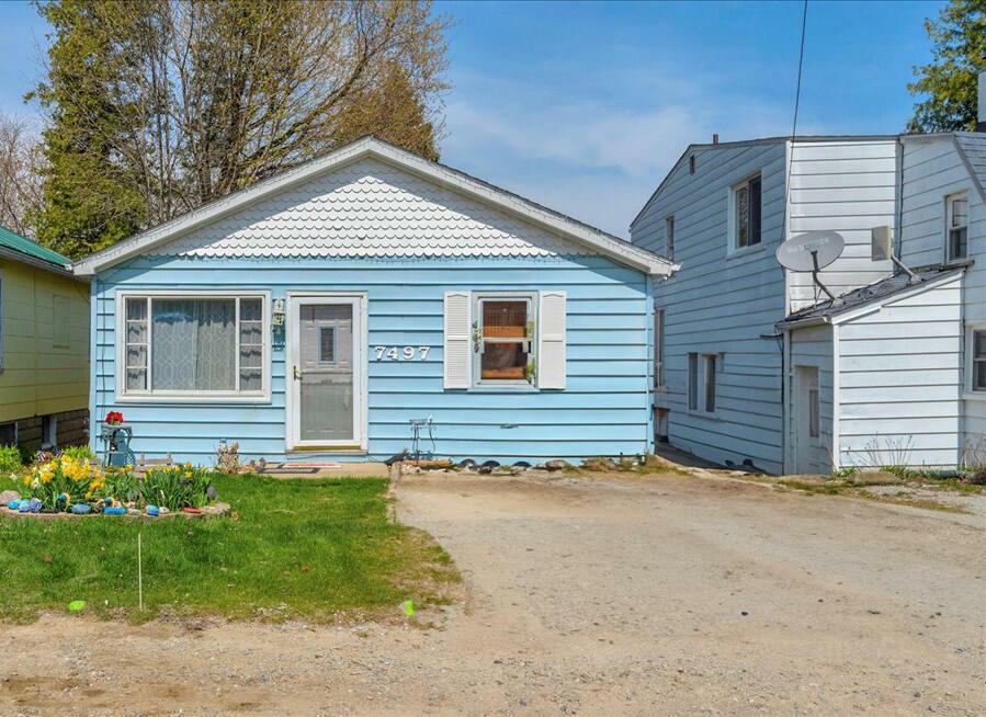Property Photo: 7226 Lakeview Drive MI 48450-8949