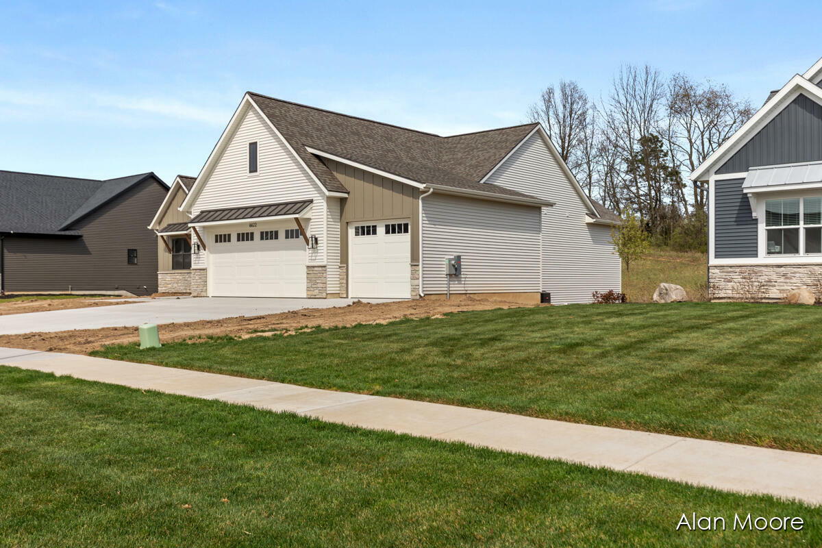 Property Photo: 6622 Walnut Run Drive NE MI 49341