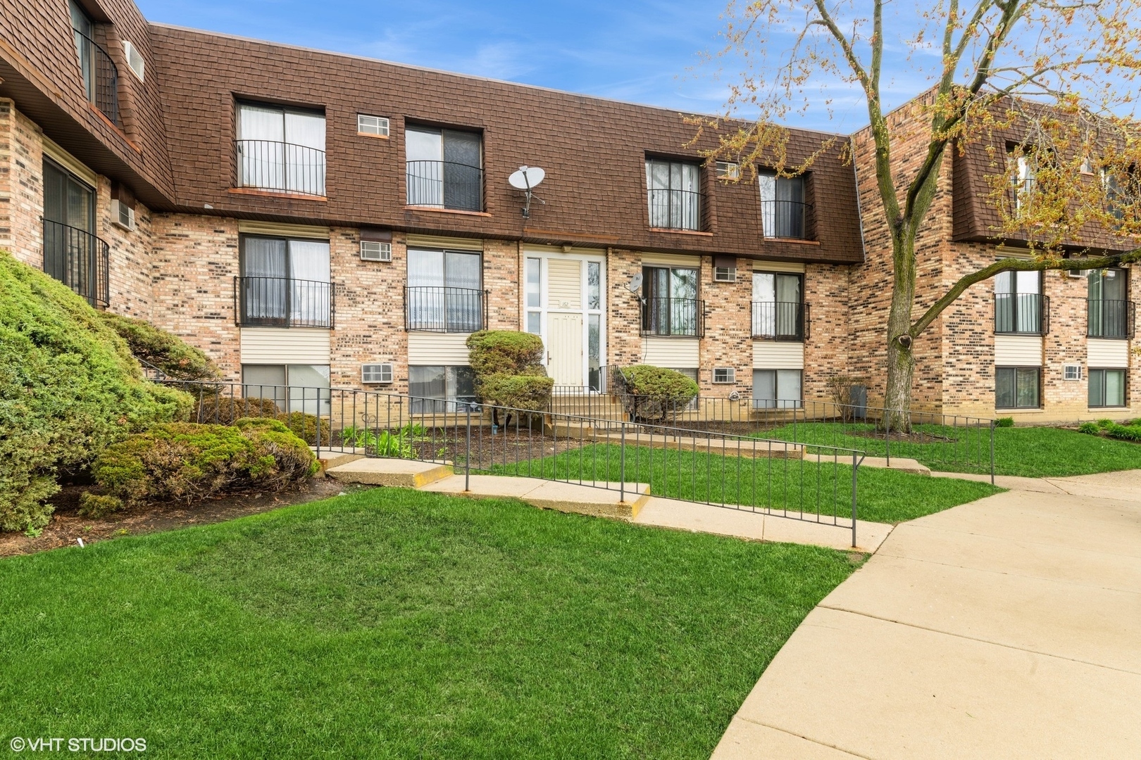 Property Photo: 162 N Waters Edge Drive 202 IL 60139