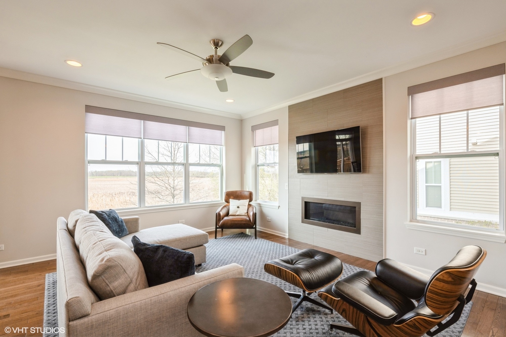 Property Photo: 31 E Preserve Drive IL 60074