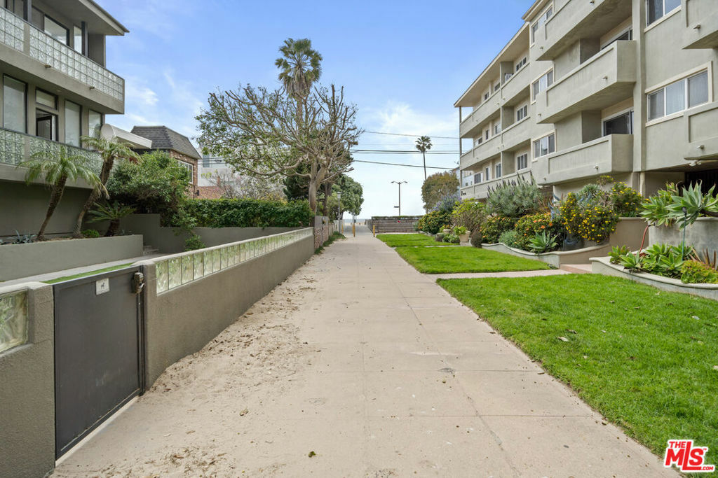 Property Photo: 22 28th Place CA 90291