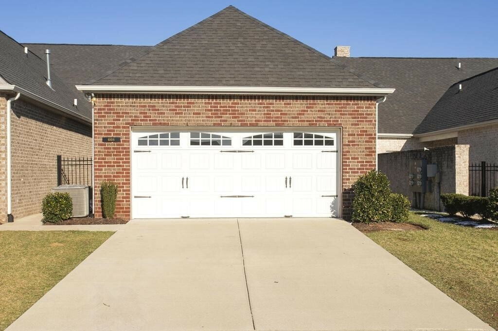 Property Photo: 608 Douglas St TN 37087