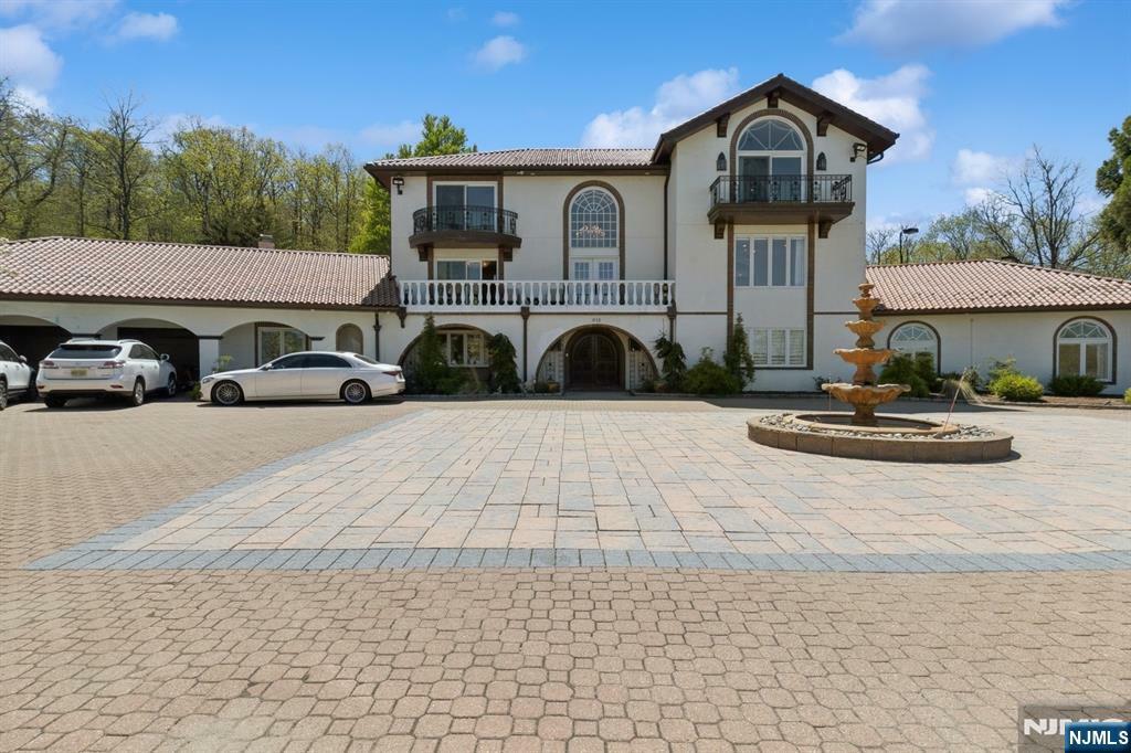 912 Cherokee Lane  Franklin Lakes NJ 07417 photo