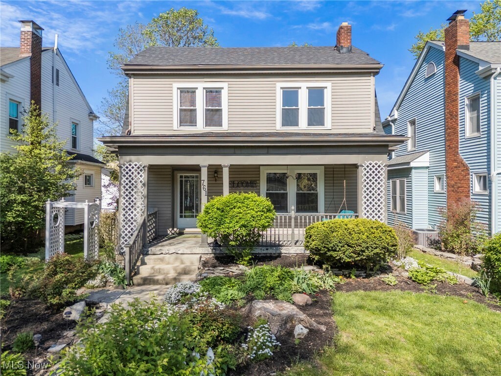Property Photo: 761 S Roosevelt Avenue OH 43209