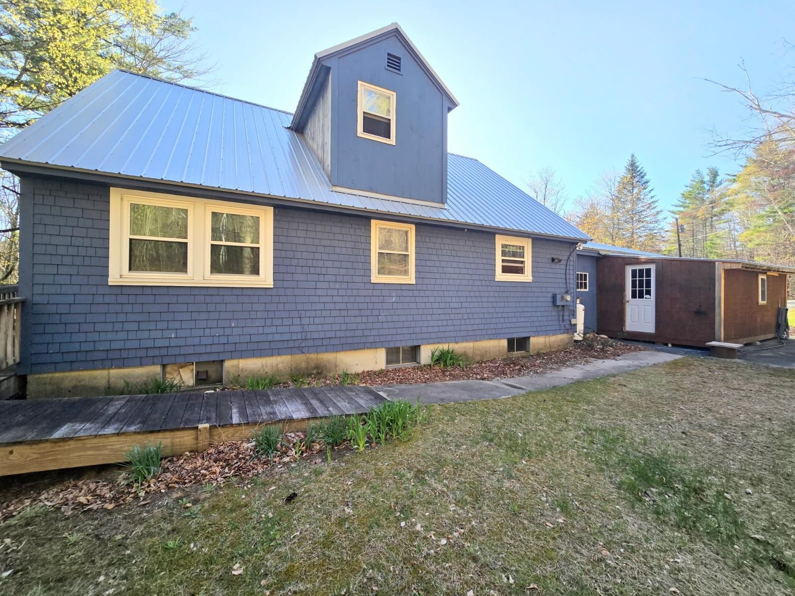 Property Photo: 8 Houghton Lane NH 03070