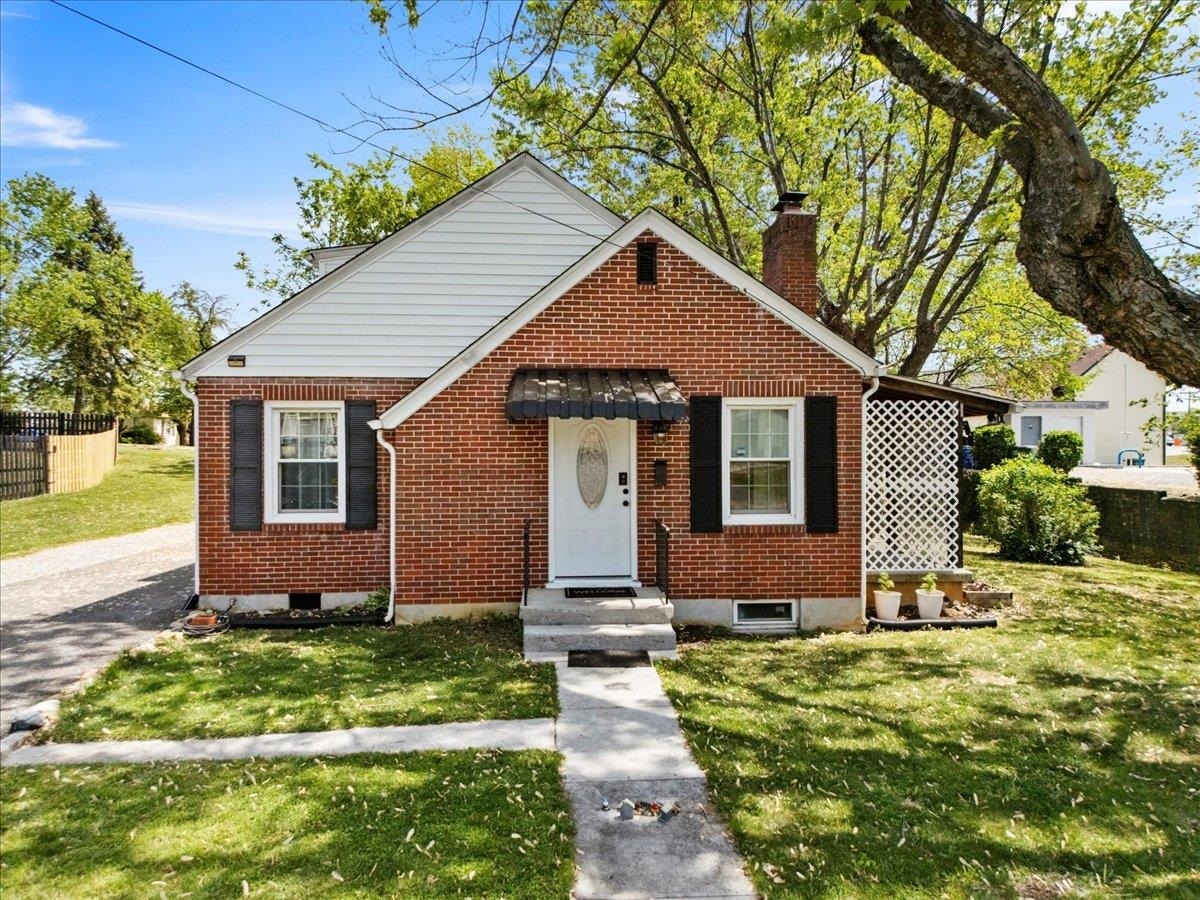 Property Photo: 30 James Street VA 24073