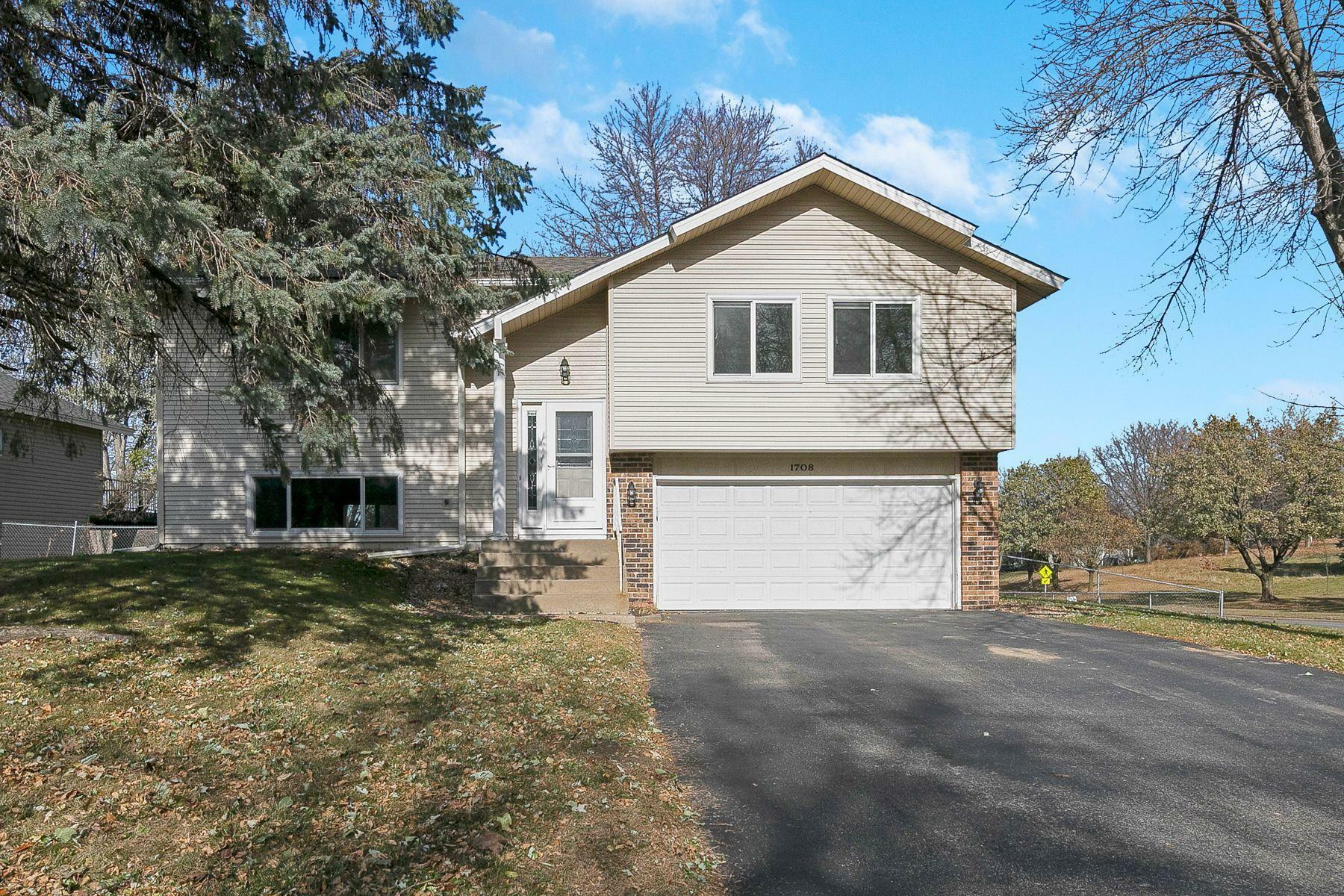 Property Photo: 1708 E 116th Street MN 55337