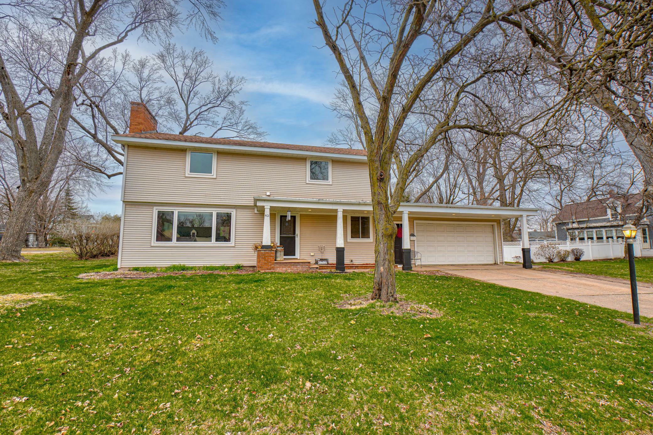 Property Photo: 401 E 1st Street WI 54017