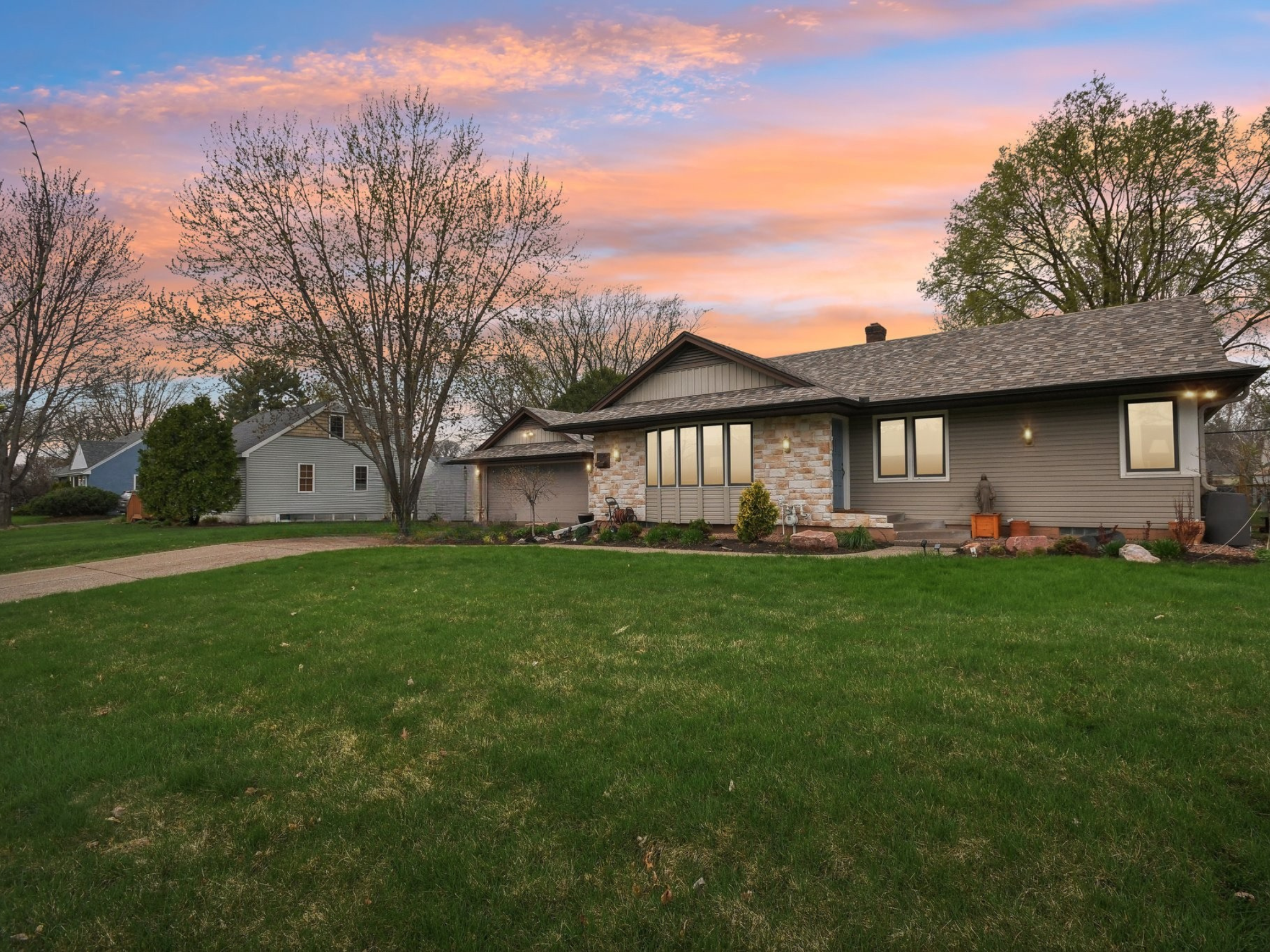Property Photo: 925 Lovell Avenue W MN 55113