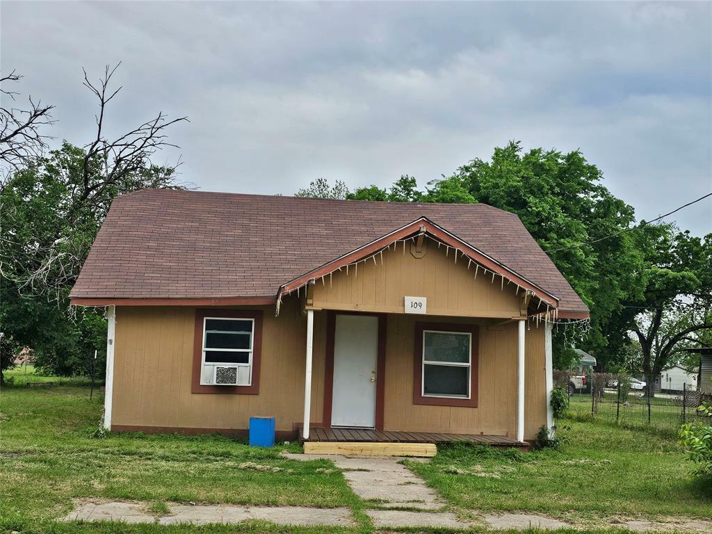 Property Photo: 109 Farish Avenue TX 76570