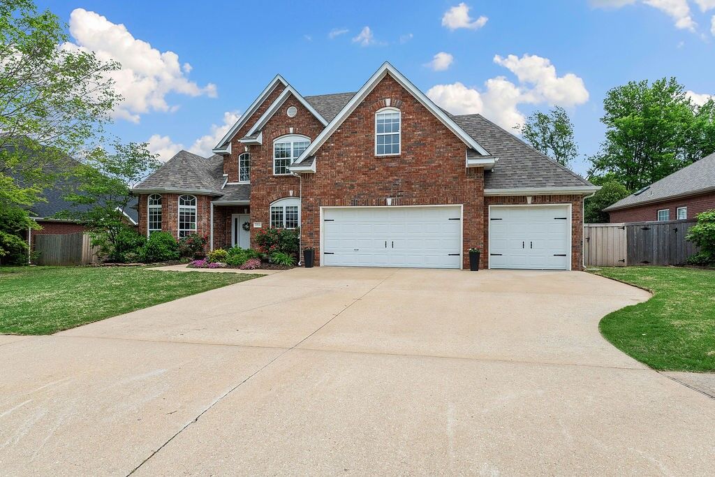 Property Photo:  1214 Buckingham Boulevard  AR 72712 