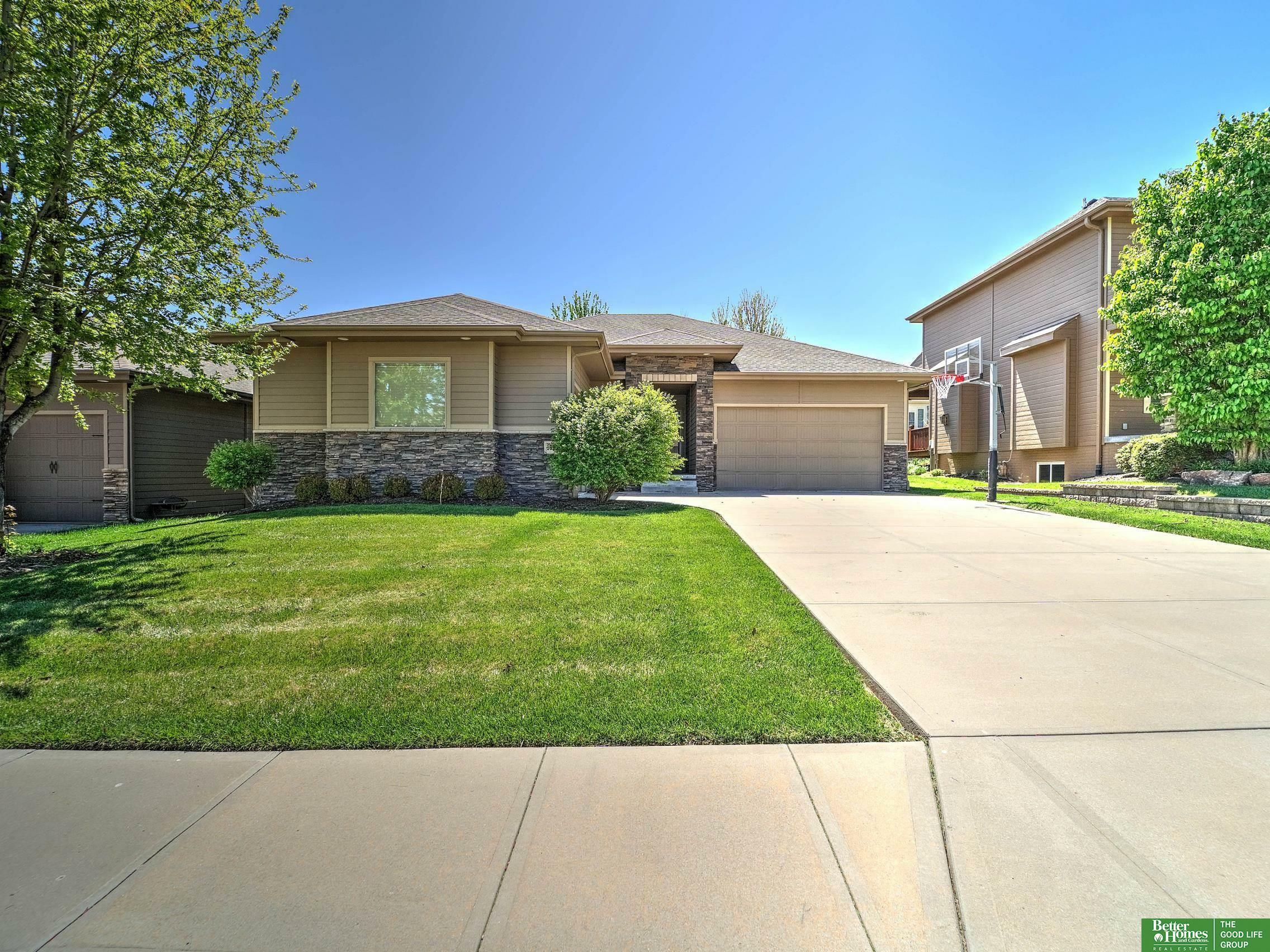 Property Photo: 18251 Farnam Street NE 68022