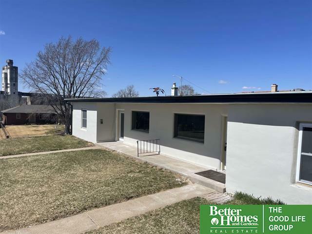 Property Photo: 3305 S 32 Avenue NE 68105