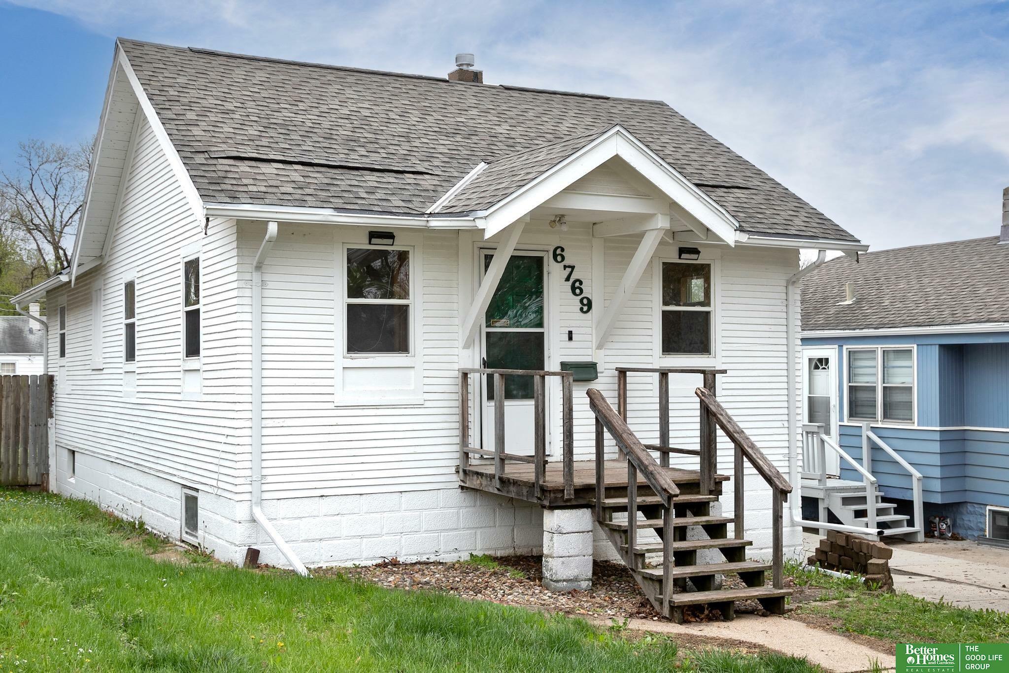 Property Photo: 6769 Pratt Street NE 68104