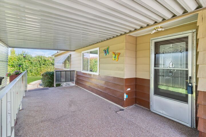 Property Photo: 301 Freeman Road Unit 23 OR 97502
