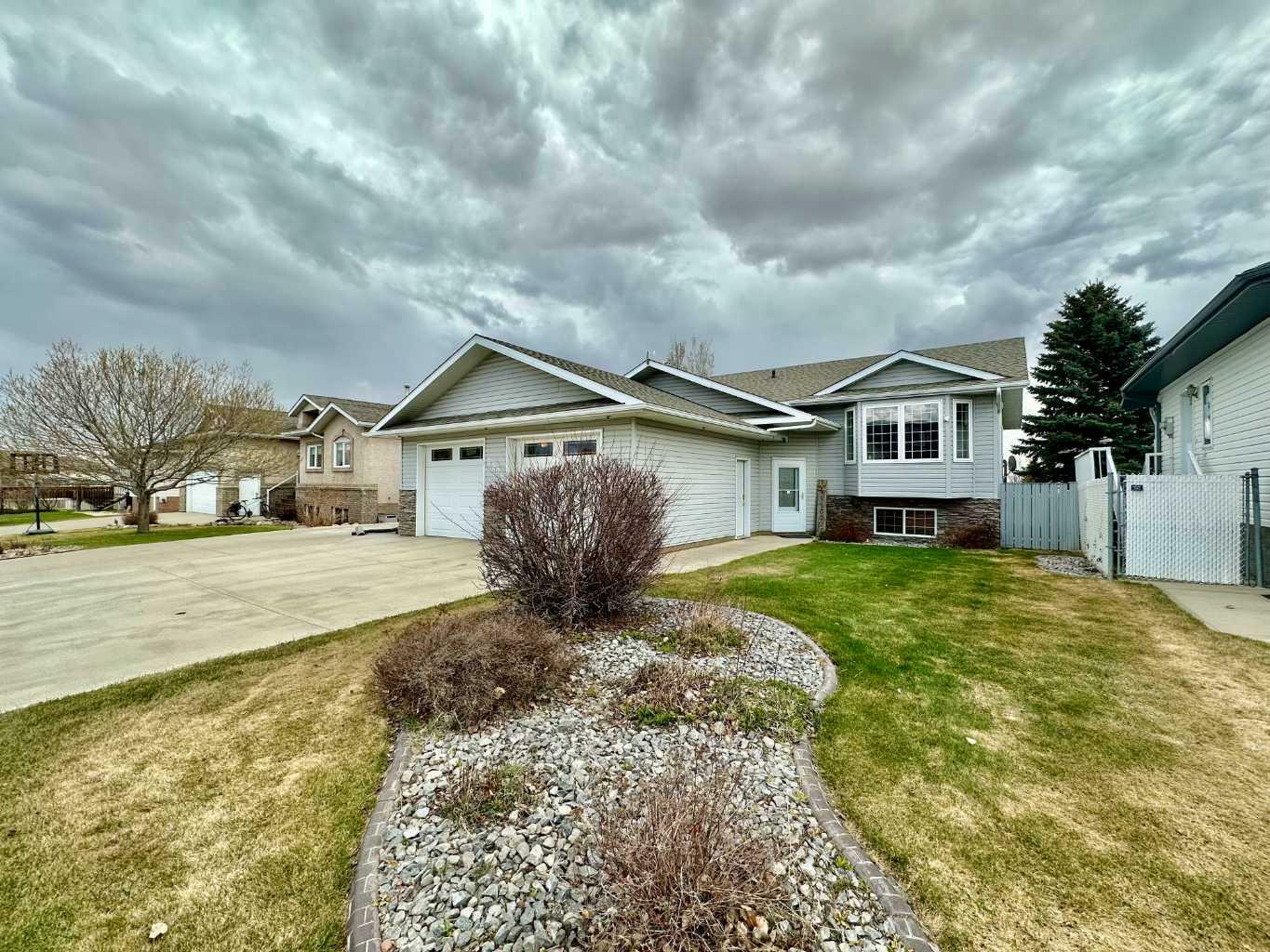 Property Photo: 5505 43A Street AB T0B 3S0