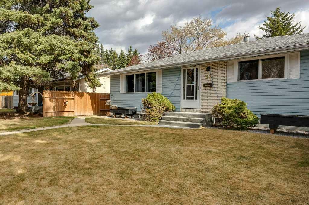 Property Photo: 31 Orchard Green AB T4N 5B6