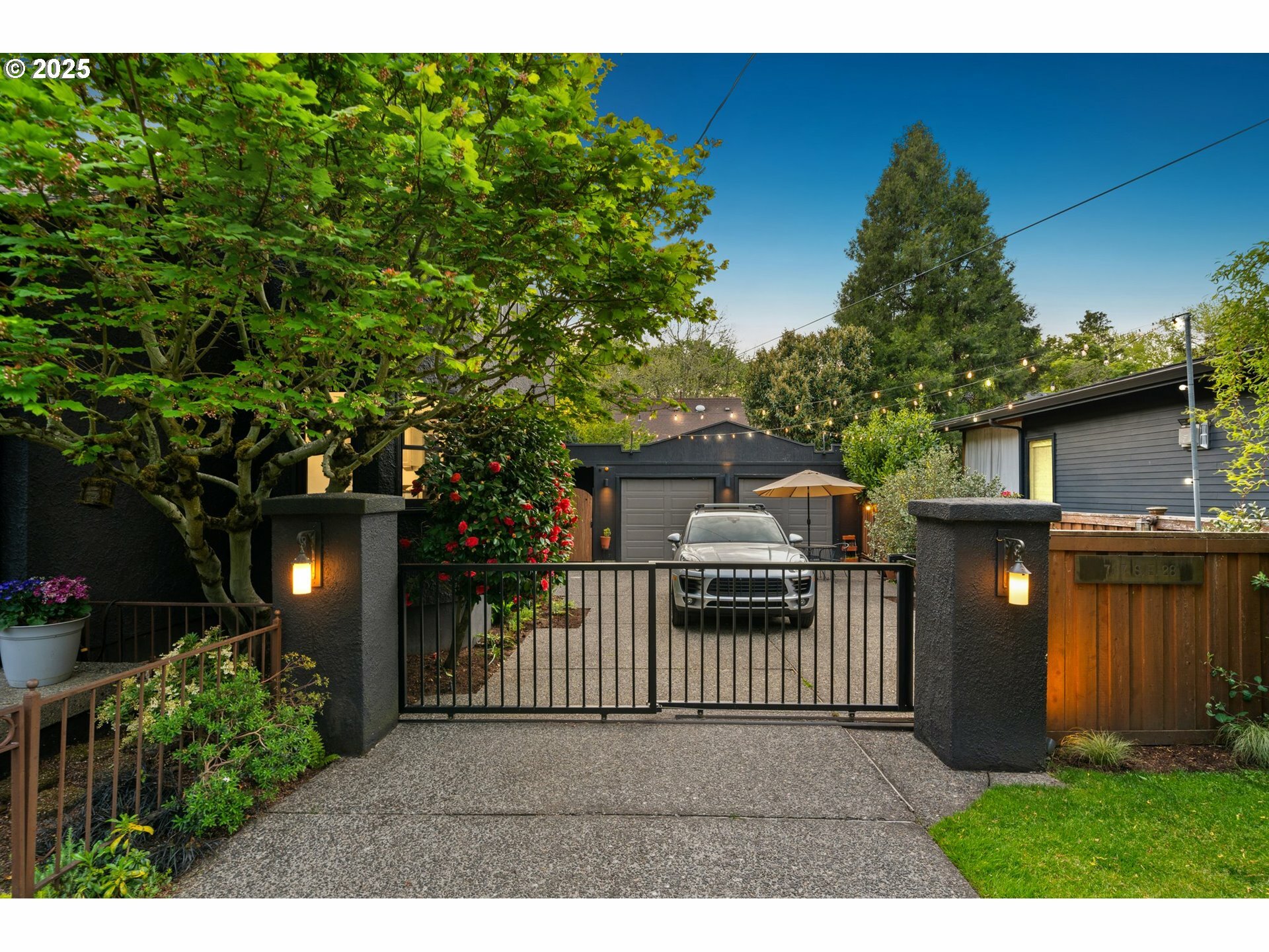Property Photo: 7117 SE 28th Ave OR 97202