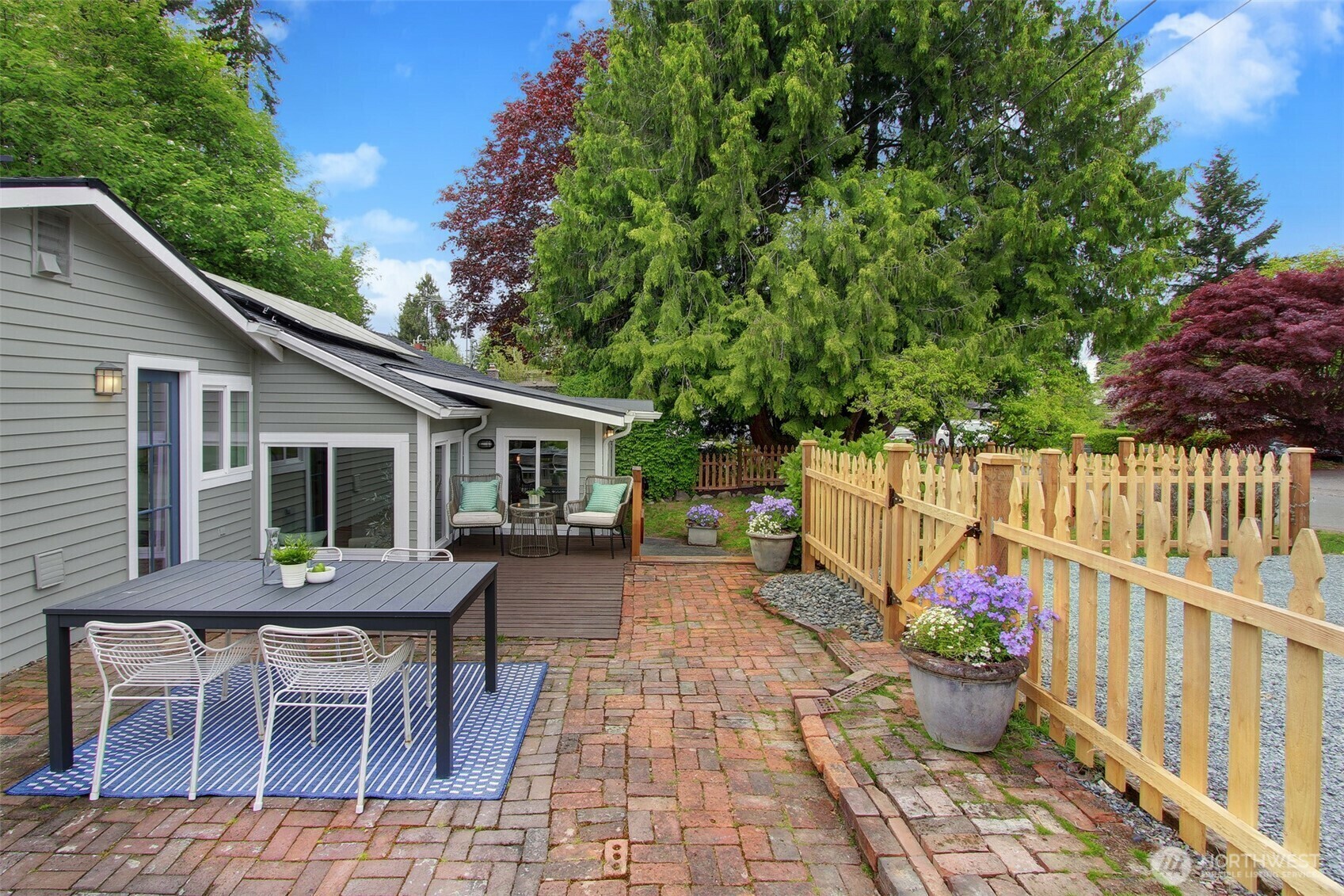 Property Photo: 9507 32nd Avenue NE WA 98115