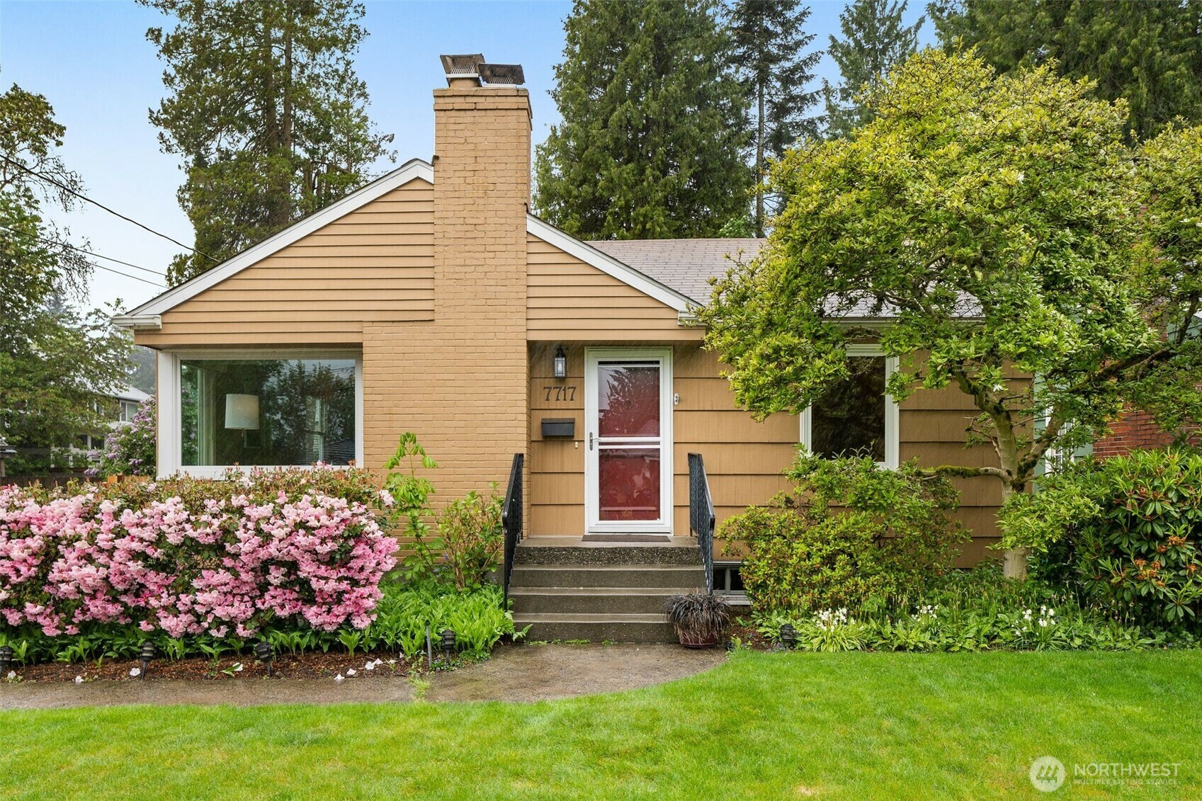 Property Photo: 7717 33rd Avenue NE WA 98115
