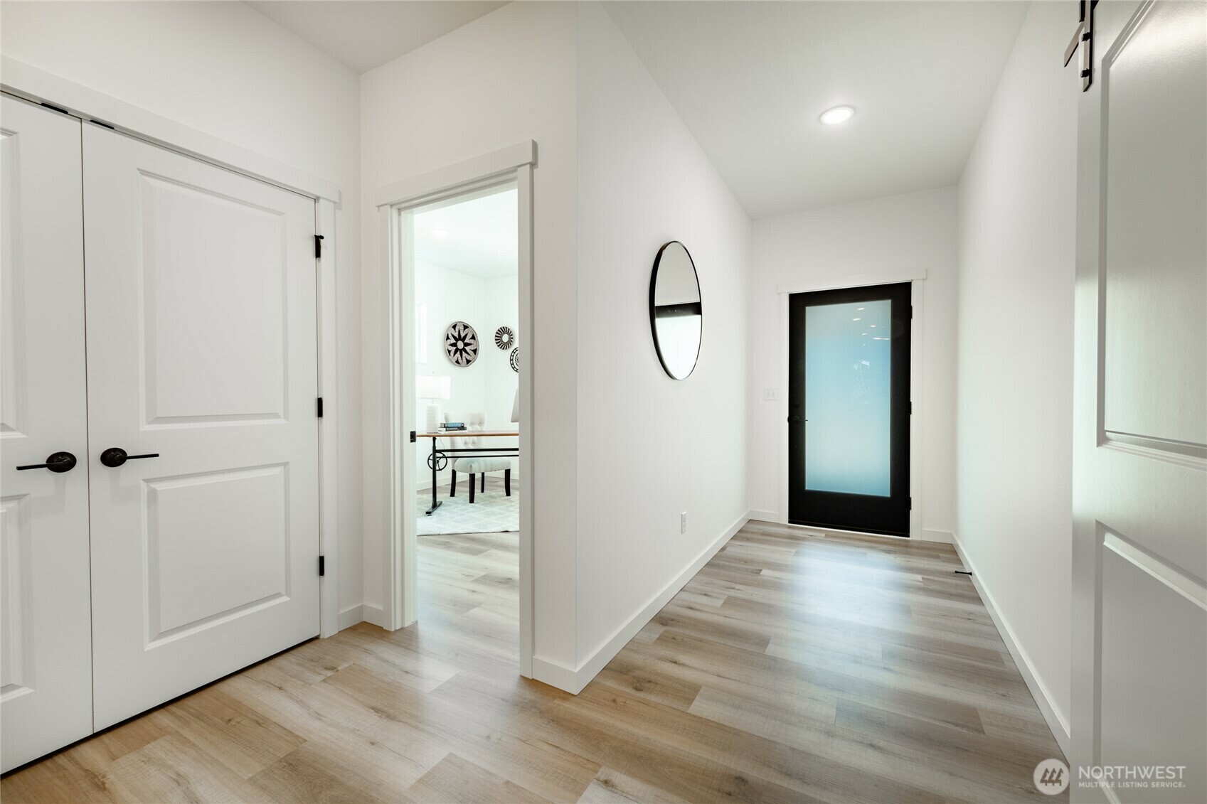 Property Photo: 709 E 5th Street WA 98276