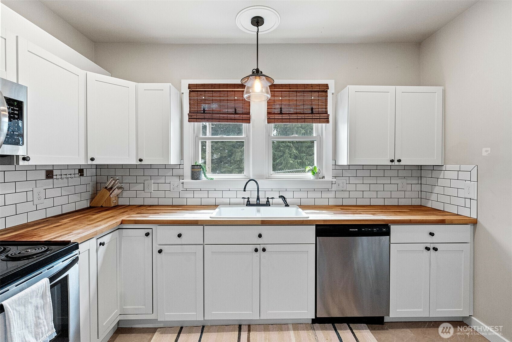 Property Photo: 4118 S Asotin Street WA 98418