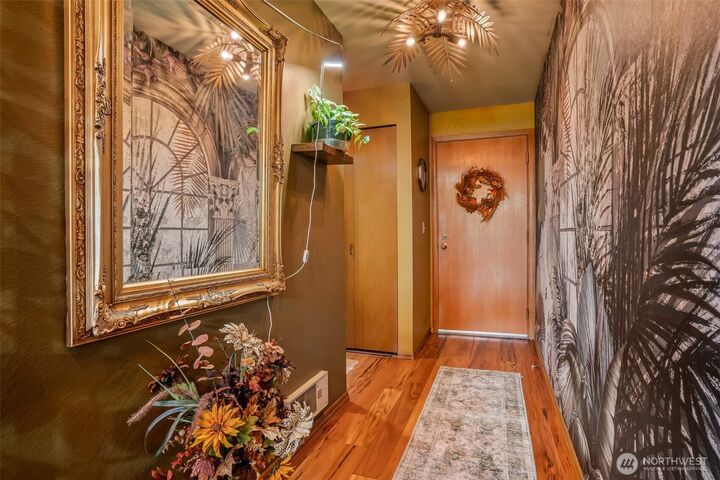 Property Photo:  101  Pine Street 101  WA 98290