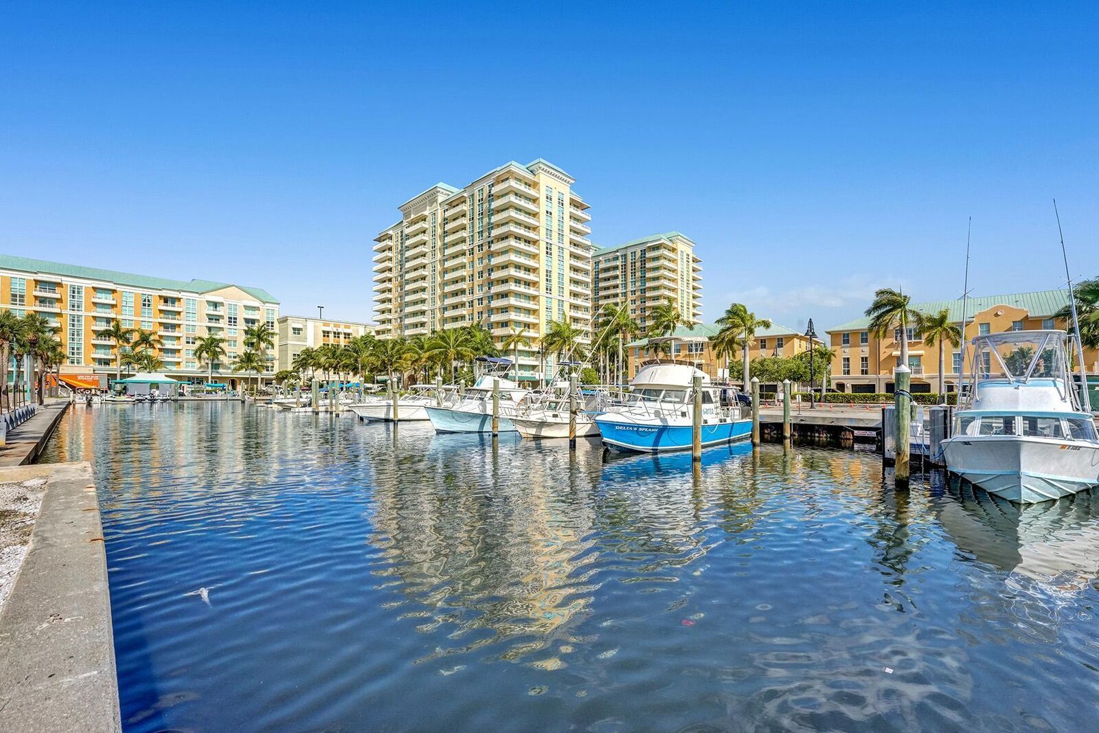 Property Photo: 625 Casa Loma Boulevard 1002 FL 33435
