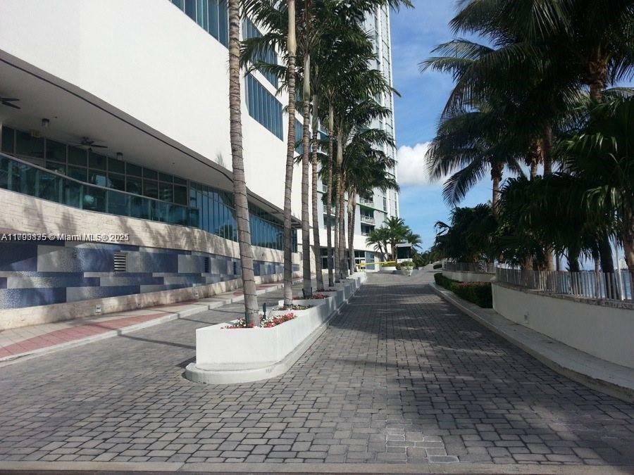Property Photo: 325 S Biscayne Blvd 3822 FL 33131