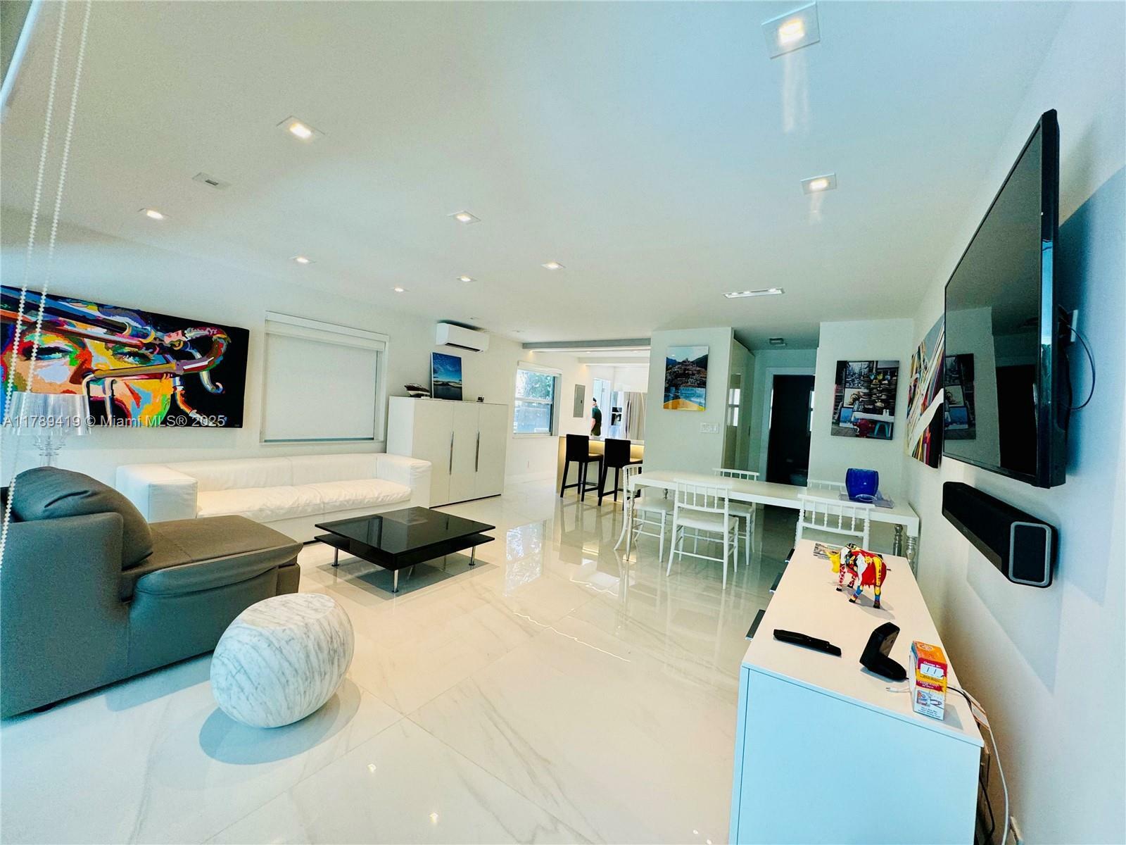 Property Photo: 195 SW Sunrise Dr 4 FL 33149