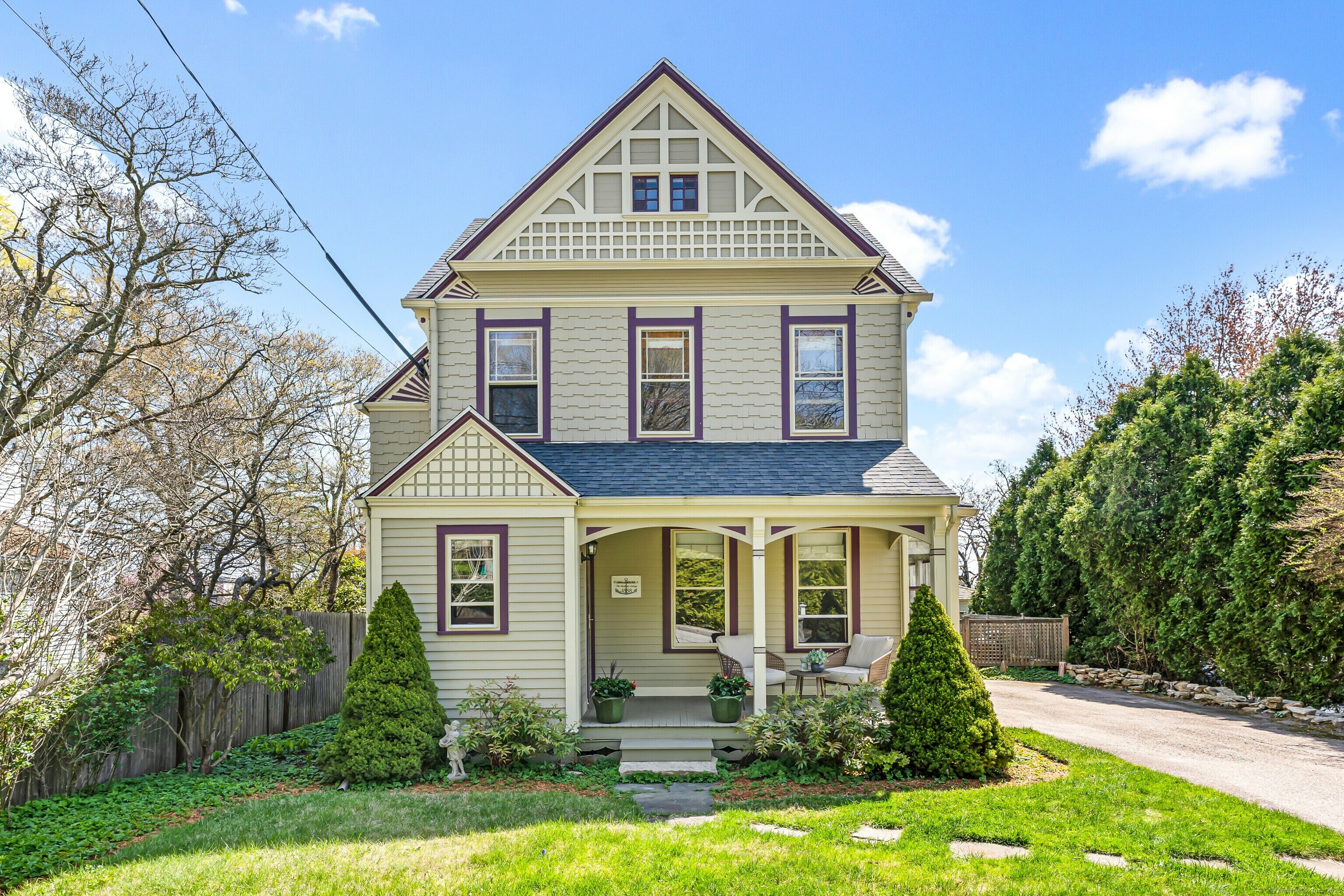 Property Photo:  18 Elm Street  CT 06355 