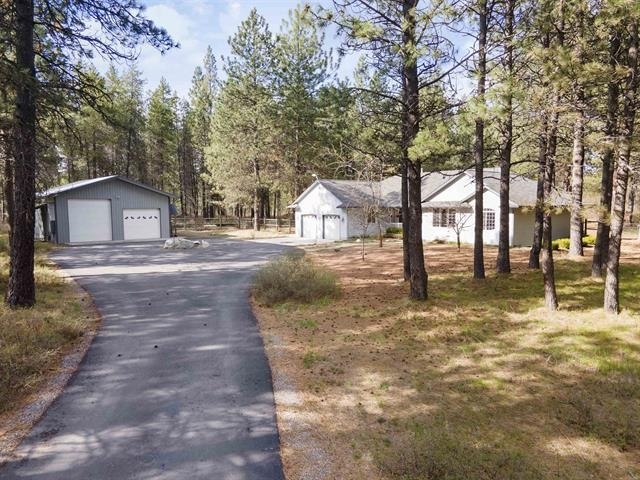 Property Photo: 815 E Shelter Ln WA 99006