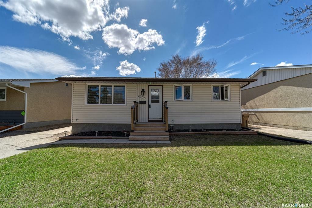 Property Photo: 2235 Dewdney Avenue E SK S4N 4C4