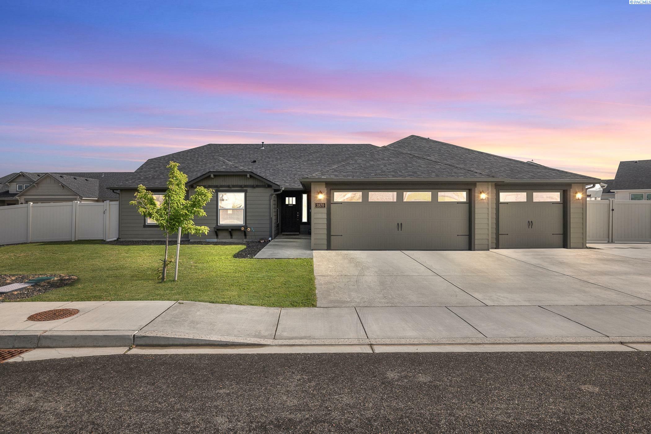 Property Photo: 3870 Curtis Dr WA 99353-7851