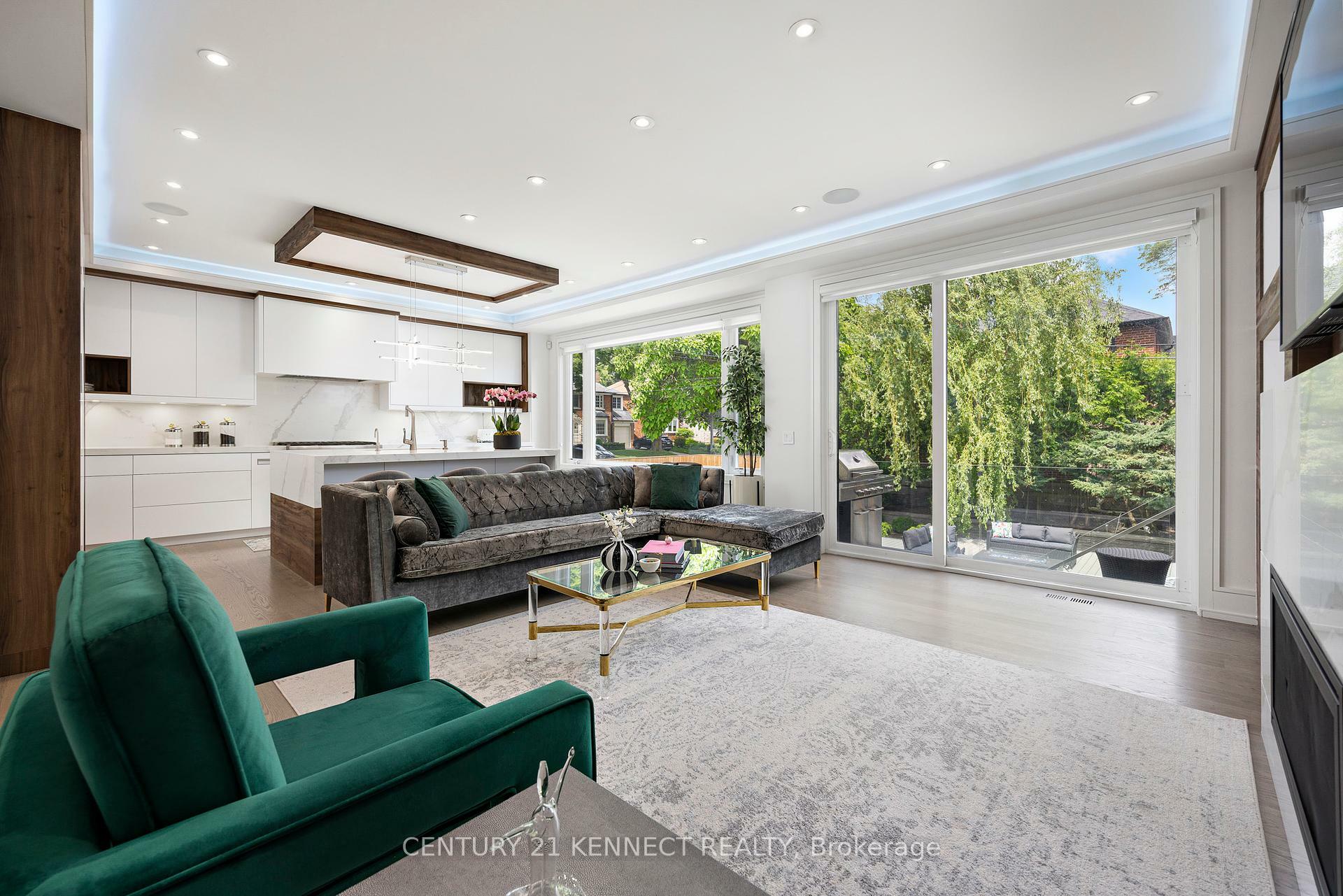 Property Photo: 476 Broadway Avenue S ON M4G 2R6
